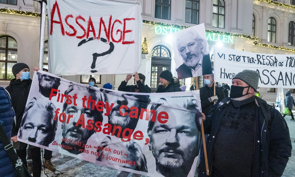 Mange i Norge har engasjert seg i Assange sin sak, her fra en demonstrasjon til støtte for ham i 2020.📸: Terje Pedersen / NTB