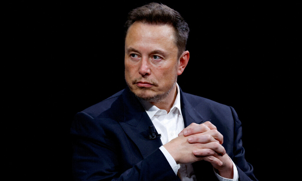 Elon Musk og X er nå i full gang med å trene AI-assistenten Grok på brukernes innhold. 📸: Gonzalo Fuentes / Reuters / NTB