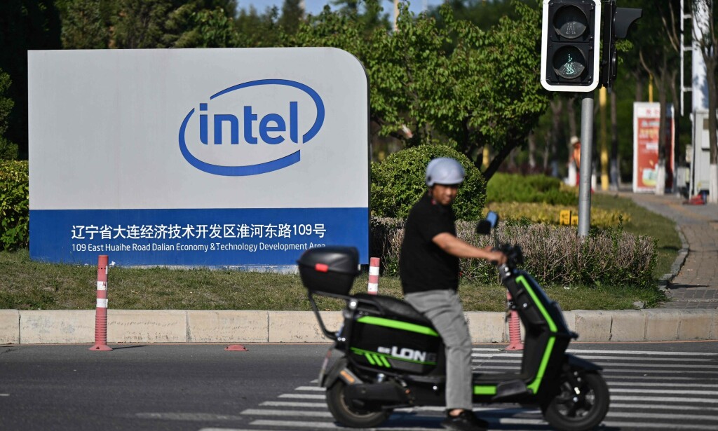 Intel har et tungt år i 2024. Fra 8. november blir de kastet ut fra Dow Jones-indeksen, for første gang siden 1999. 📸: Pedro Pardo / AFP / NTB